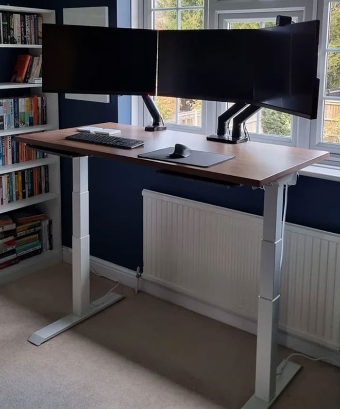 Boss Gloats To 6 Employees Over Newly Bought Standing Desk, They Can Only Stare In Disbelief When He Tells Them They Aren’t Getting Any Boss Gloats To 6 Employees Over Newly Bought Standing Desk, They Can Only Stare In Disbelief When He Tells Them They Aren’t Getting Any