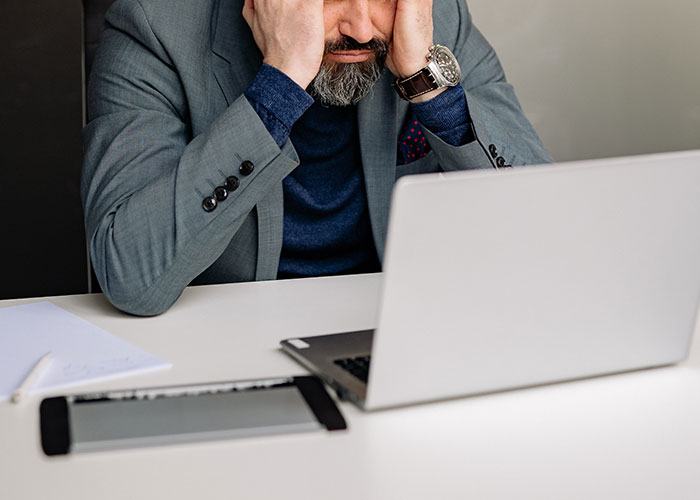 Boss Gloats To 6 Employees Over Newly Bought Standing Desk, They Can Only Stare In Disbelief When He Tells Them They Aren’t Getting Any Boss Gloats To 6 Employees Over Newly Bought Standing Desk, They Can Only Stare In Disbelief When He Tells Them They Aren’t Getting Any