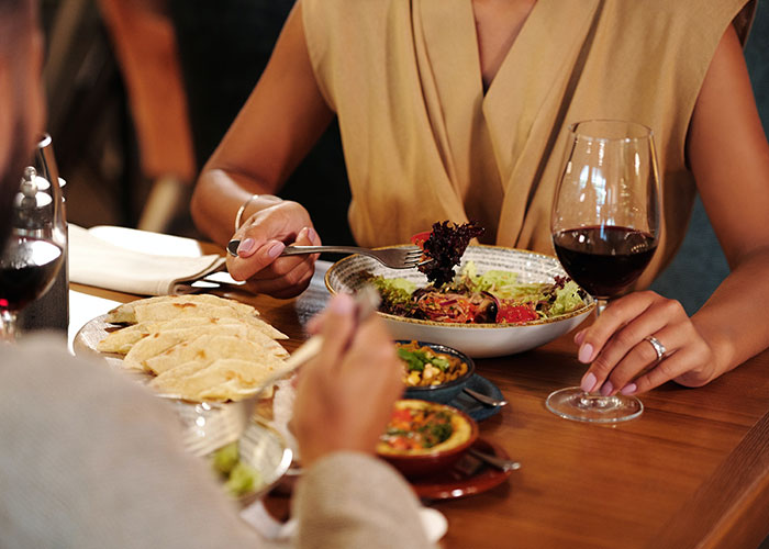 Man Goes Out Of His Way To Ruin Girlfriend&rsquo;s Food Pictures, So She Makes Him Pay