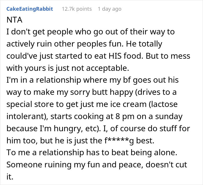 Man Goes Out Of His Way To Ruin Girlfriend&rsquo;s Food Pictures, So She Makes Him Pay