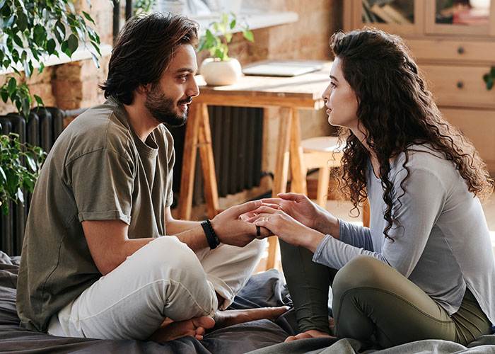 Man Goes Out Of His Way To Ruin Girlfriend&rsquo;s Food Pictures, So She Makes Him Pay