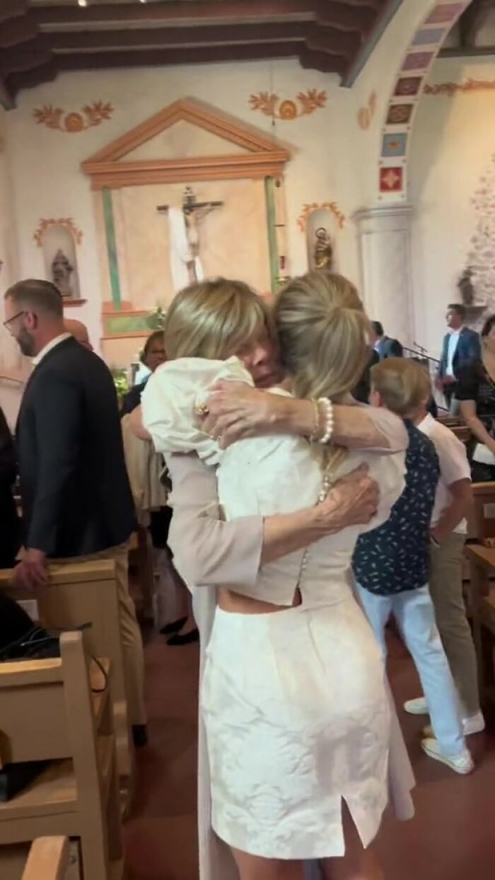 Grandma In Tears After Seeing Her Wedding Dress Altered To Chic Co-Ord By Granddaughter, A Discussion Online Ensues Grandma In Tears After Seeing Her Wedding Dress Altered To Chic Co-Ord By Granddaughter, A Discussion Online Ensues