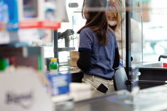 Job Interviewers Reveal Resume Moments That Either Got The Person Immediately Hired Or Immediately Rejected (30 Answers)