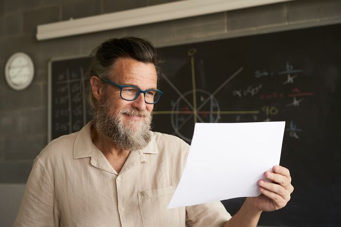 Job Interviewers Reveal Resume Moments That Either Got The Person Immediately Hired Or Immediately Rejected (30 Answers)