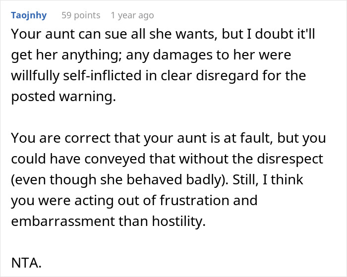 Family Member Shuts Down &lsquo;Karen&rsquo; Aunt After She Threatened To Sue An Aquarium For Getting Stung By A Jellyfish