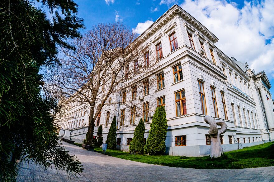 40 Colourful Frames Of Craiova's Enchanting Downtown: Spring's Kaleidoscope Unveiled