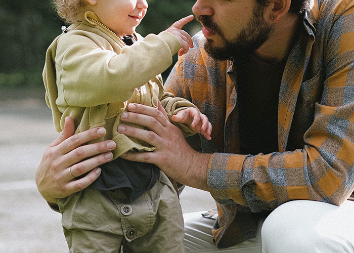 "Rich People, Don't Spoil Your Kids": Heated Discussion Starts After Dad Leaves His Kids In Coach While Flying First Class