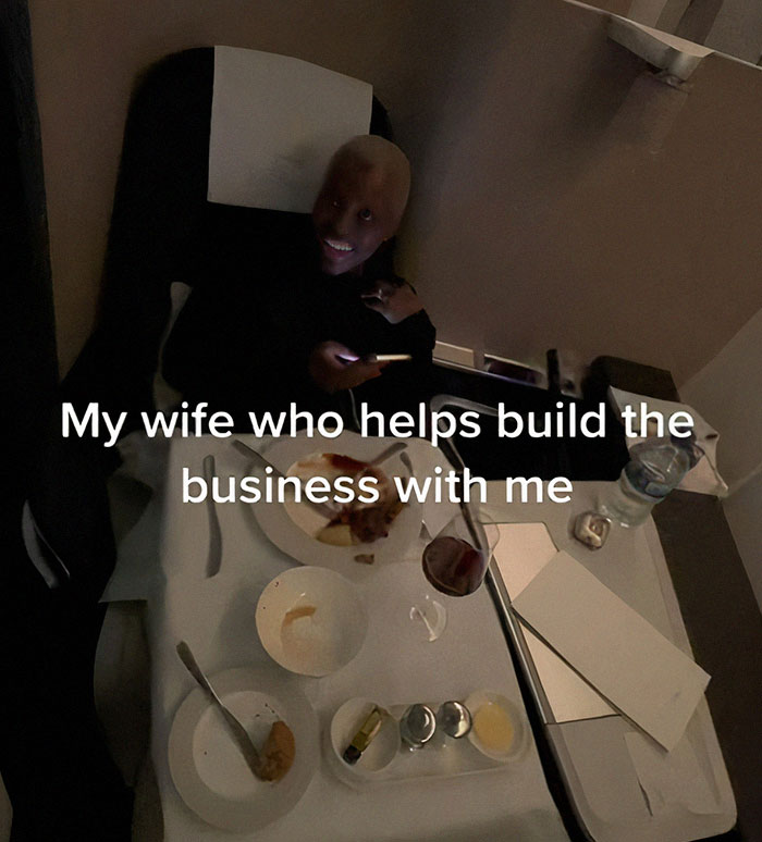 "Rich People, Don't Spoil Your Kids": Heated Discussion Starts After Dad Leaves His Kids In Coach While Flying First Class