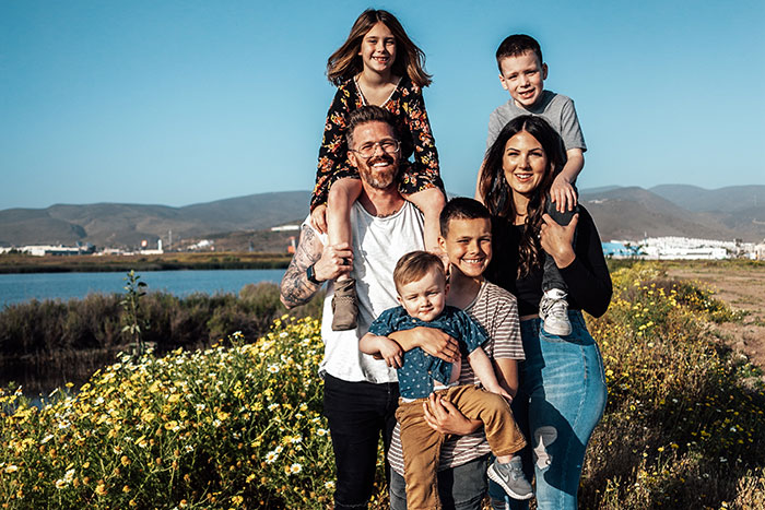 "She Threw A Fit": Dad Tells 12-Year-Old She'll Have To Give Up Her Room And Move In With A 4-Year-Old, Looks For Validation Online But Gets Called Out Instead