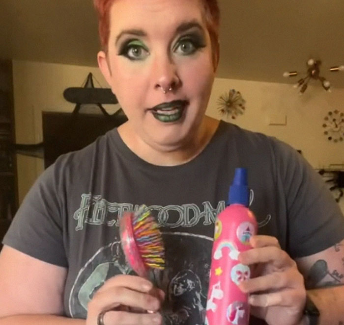 Mom Cuts Her Toddler’s Hair Off Because She Doesn’t Want To Brush It Anymore Mom Cuts Her Toddler’s Hair Off Because She Doesn’t Want To Brush It Anymore