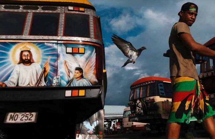 Instagram Account With Over 574 Thousand Followers Features Amusing Street Photos (30 New Pics)