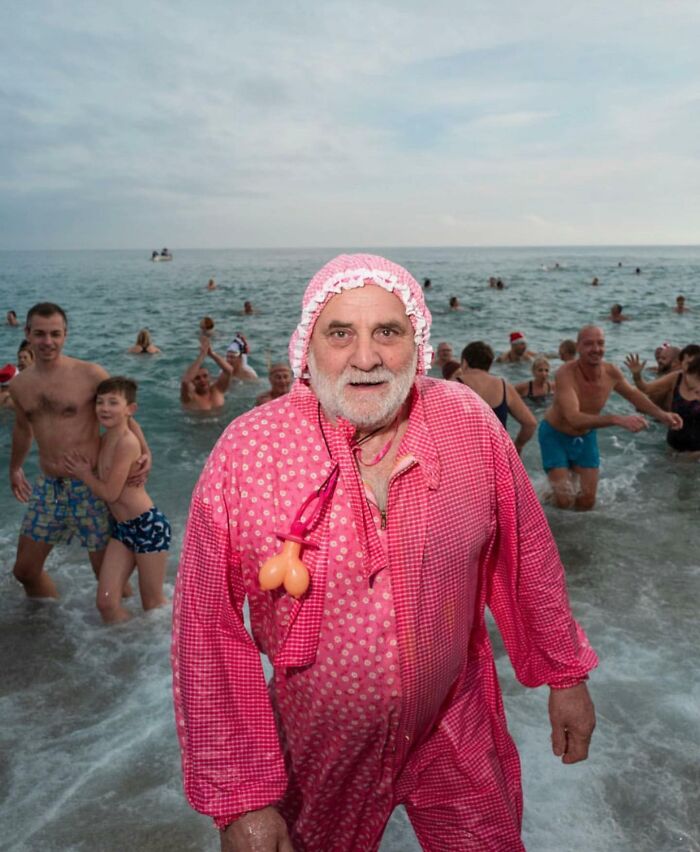 Instagram Account With Over 574 Thousand Followers Features Amusing Street Photos (30 New Pics)