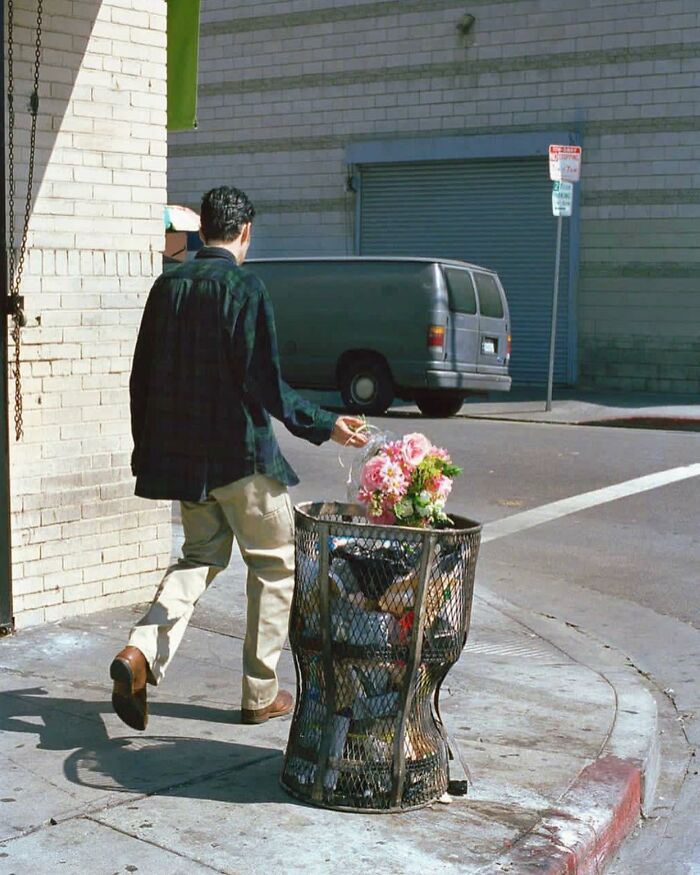 Instagram Account Collects And Shares Pictures That Capture Chance Encounters In Public Places (50 New Pics)