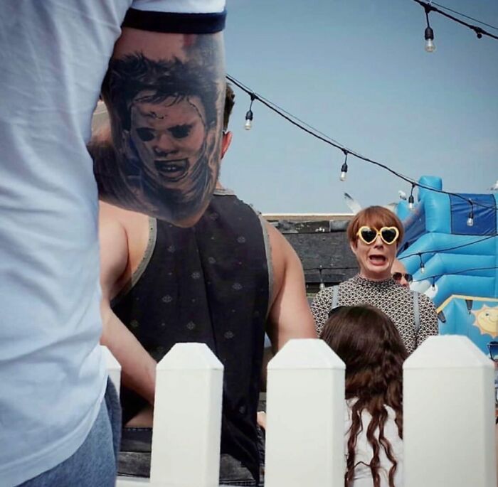 Instagram Account Collects And Shares Pictures That Capture Chance Encounters In Public Places (50 New Pics)