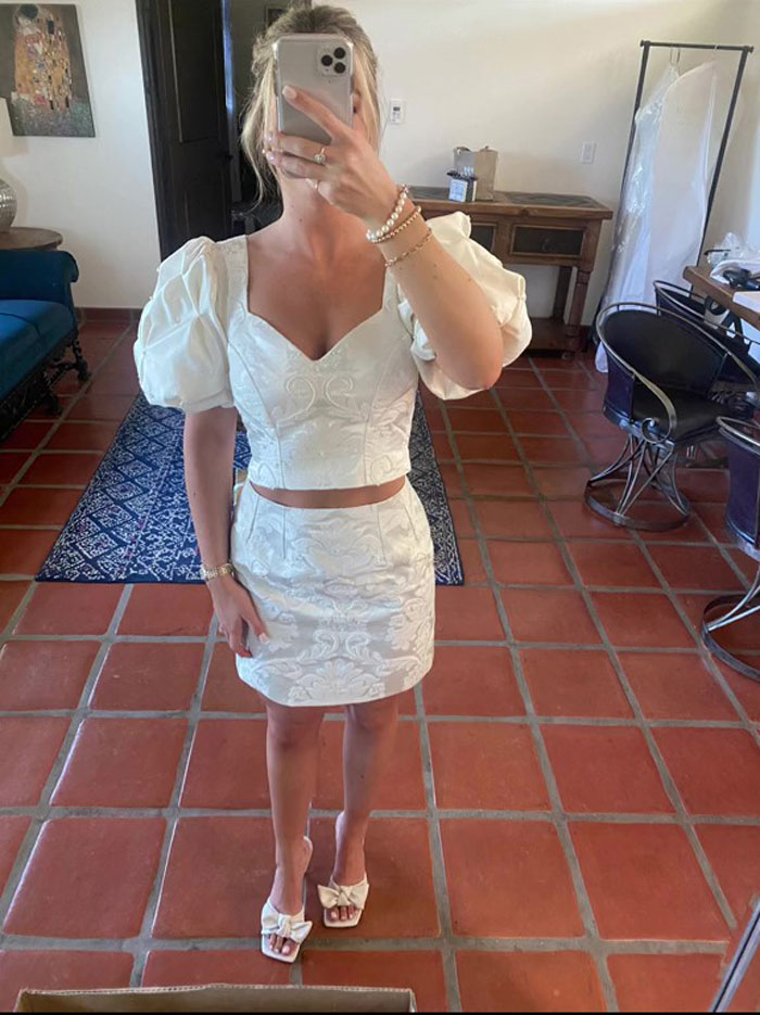 Grandma In Tears After Seeing Her Wedding Dress Altered To Chic Co-Ord By Granddaughter, A Discussion Online Ensues Grandma In Tears After Seeing Her Wedding Dress Altered To Chic Co-Ord By Granddaughter, A Discussion Online Ensues