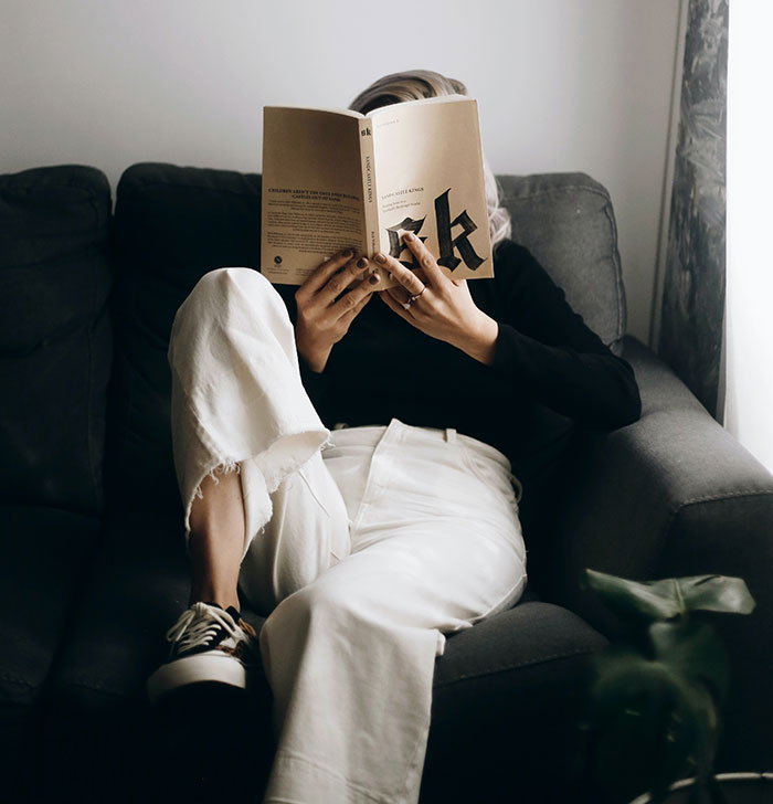 Employee Gets Scolded For Reading At Work, Boss Changes Her Mind After Seeing How Scarily Fast That Employee Is At Work