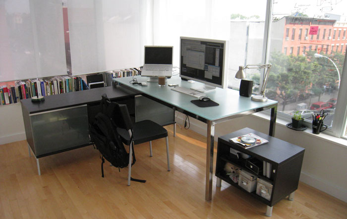 “Everything Is Urgent And Panicked”: Man Puts In 2-Week Notice, Toxic Management Puts Months Of Work On His Desk Instead