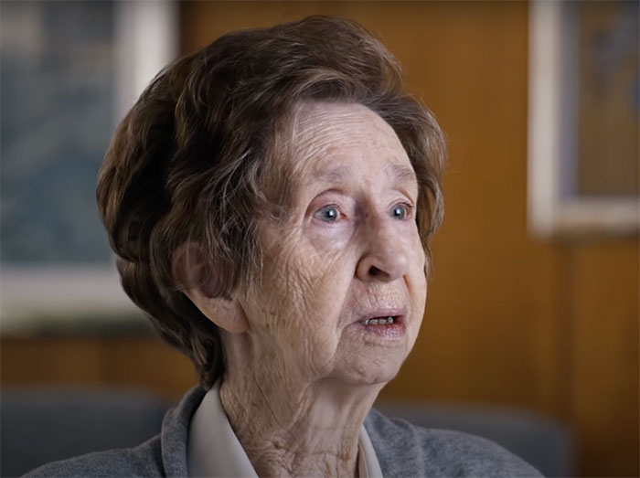 Margarita Salas Falgueras giving an interview about DNA amplification for genomics