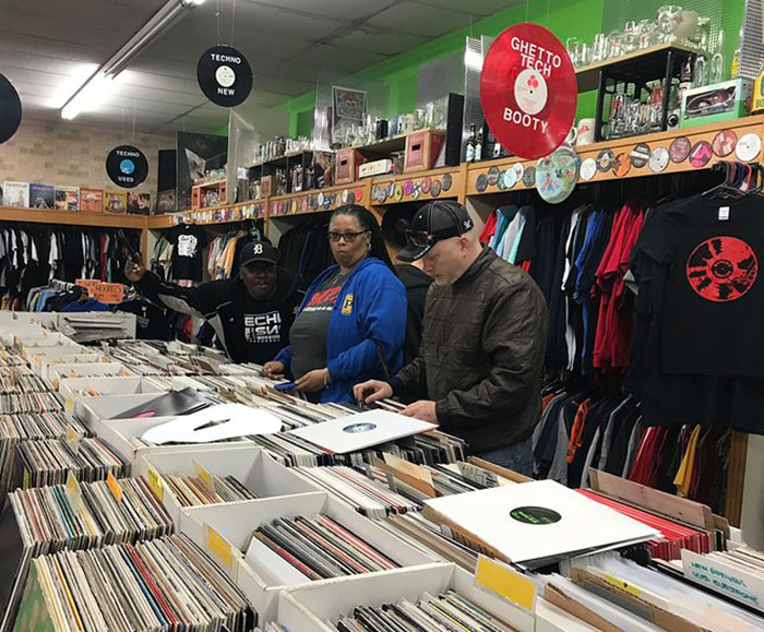 30 Dumb Ways To Get Fired On Day One, As Seen In These Entertaining Examples