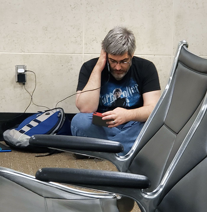 This Man Was Reading The Lord Of The Rings To His Children, And It Reminded Me Of My Mom. I Hope To Be That Kind Of A Parent Someday