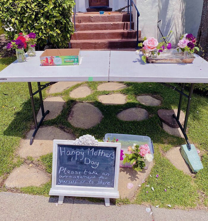 My Neighbors Are Offering Free Mother's Day Flowers From Their Garden