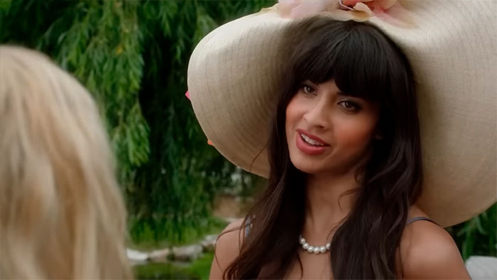 Tahani wearing big hat 