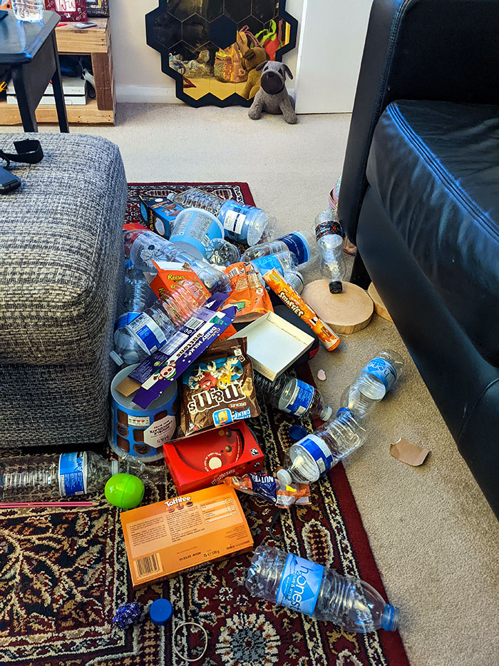 Encontré el alijo de envases y envoltorios vacíos de mi marido