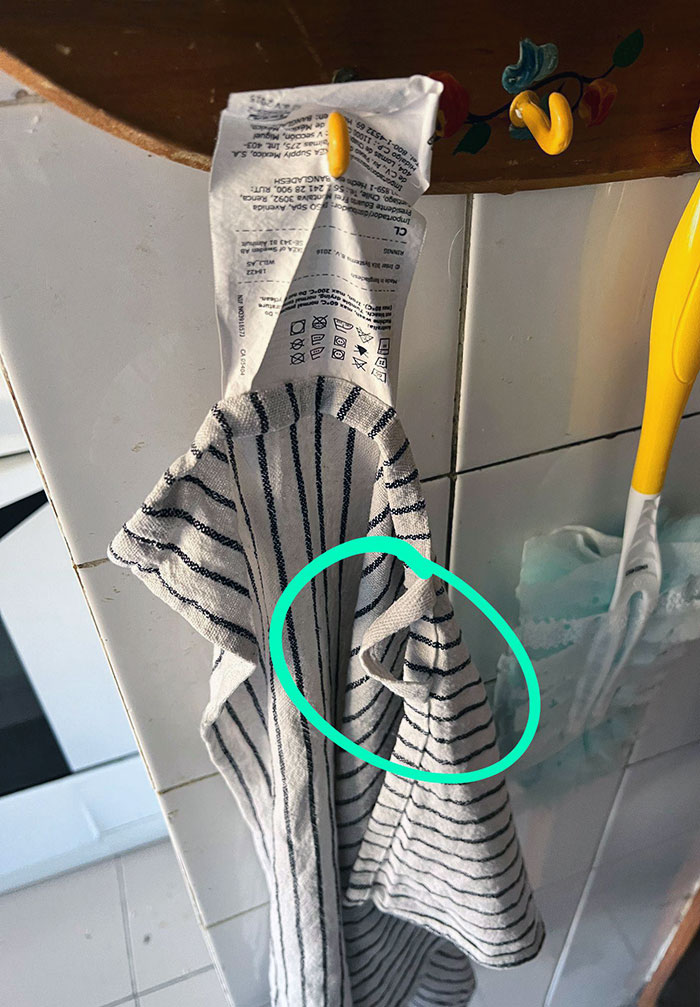 I Came To The Kitchen To Find Out That My Boyfriend Hung The Towel Like This