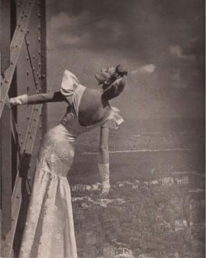 Lisa Fonssagrives en la Torre Eiffel, 1939