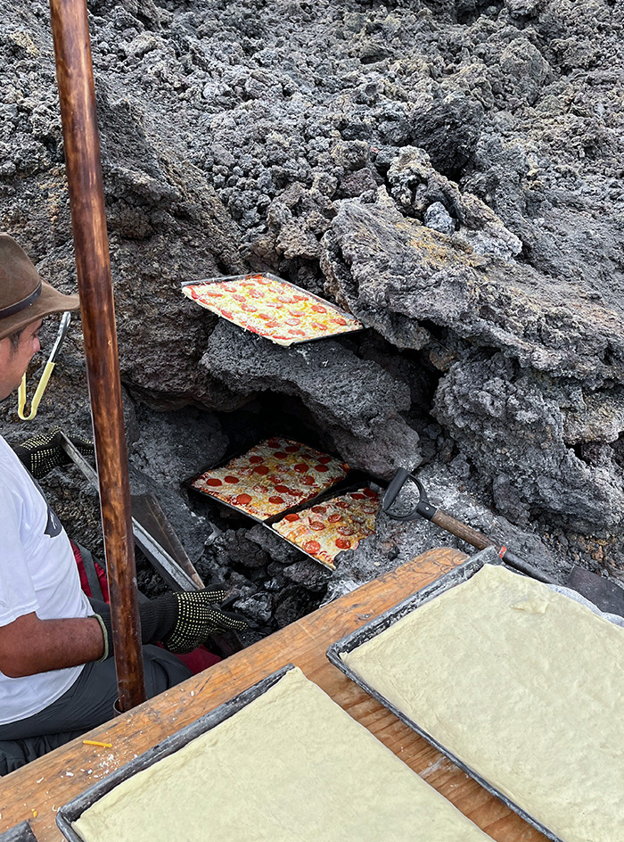 This Guy Makes Pizza Using Volcanic Vents On The Volcán De Pacaya In Guatemala