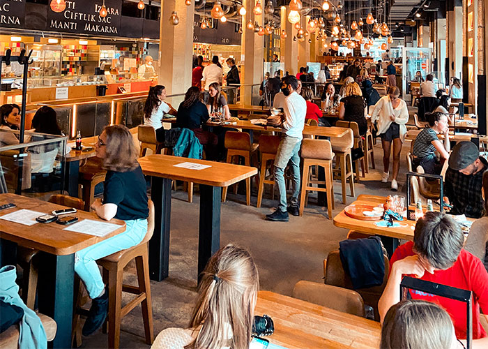 "I Can't Eyeroll Hard Enough": 35 People Share Rage-Inducing Stories About Their 'Karen' Family Members