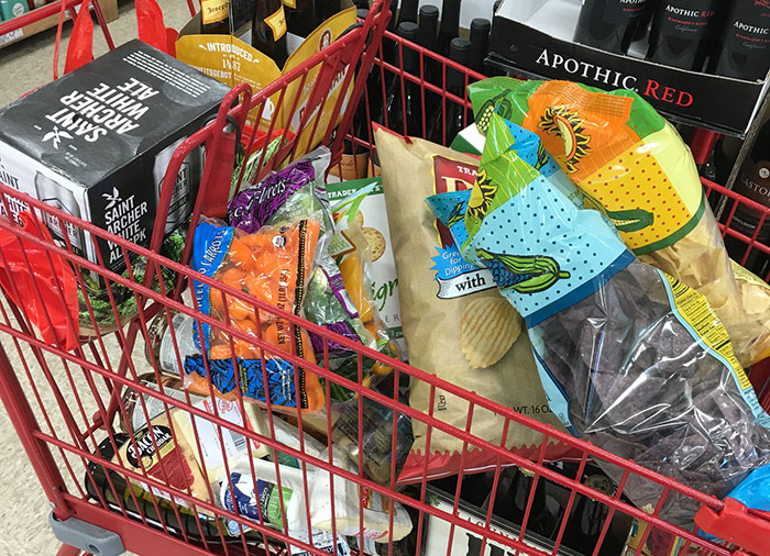 Father Tosses Out All Of 26 Y.O. Daughter’s Food That He Decides To Be “Unsuitable” Bringing Her To Tears, So She Asks Him To Leave