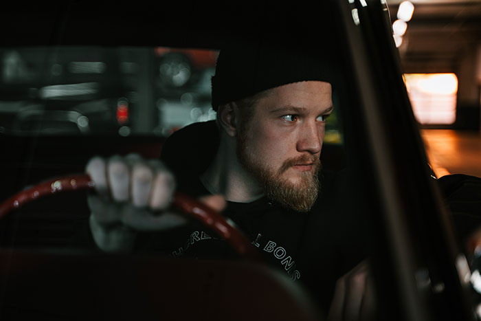 20 Personas cuentan las experiencias más extrañas que vivieron junto a desconocidos, y algunas son horrorosas