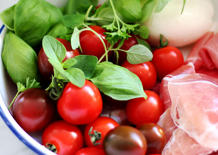 "Uncut Lettuce As Salads": People Share 30 Common Food Trends That They Hate