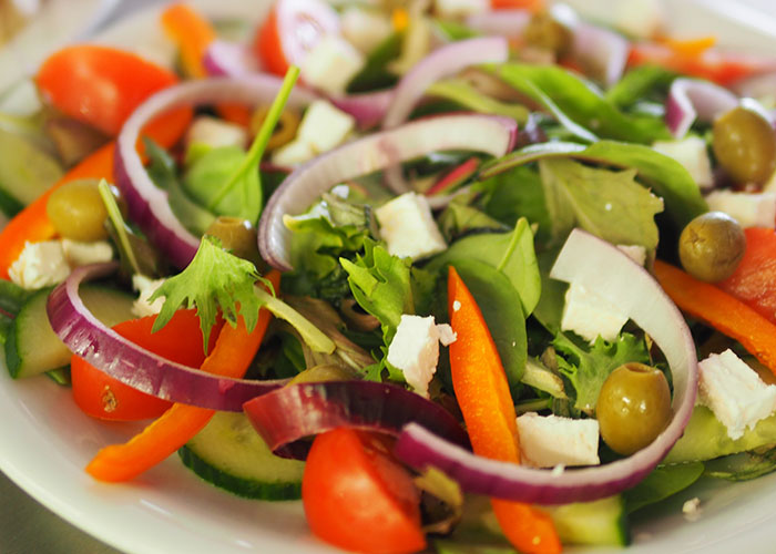 "Uncut Lettuce As Salads": People Share 30 Common Food Trends That They Hate