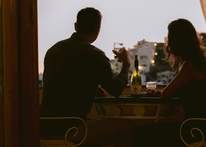 "It's The Most Miserable Marriage I've Ever Seen": 30 Stories Of People Dating And Marrying Rich