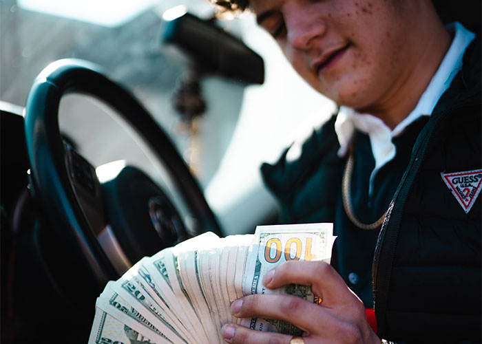 "It's The Most Miserable Marriage I've Ever Seen": 30 Stories Of People Dating And Marrying Rich