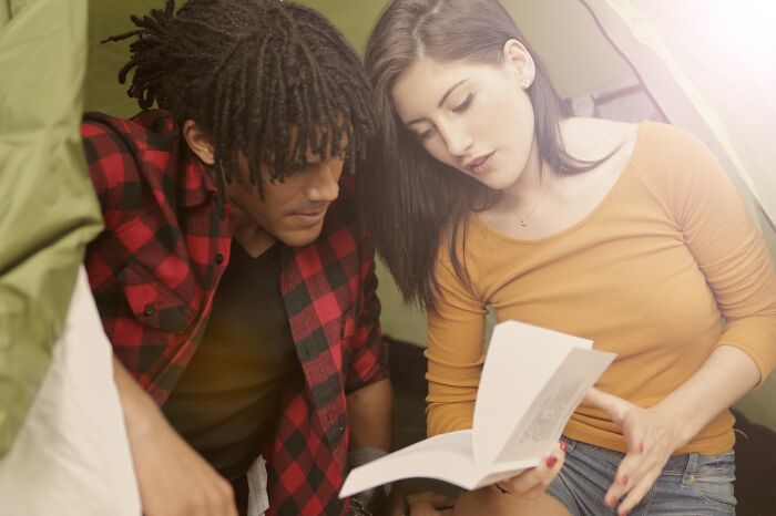 “If My Husband Went To Bed At The Same Time As Me”: 30 Women Share Simple Things That Can Go A Long Way In Improving Romantic Relationships