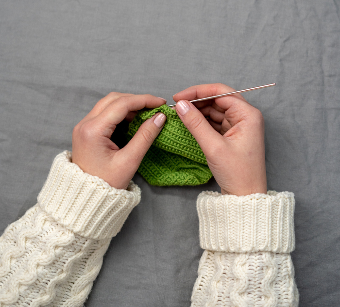 Random Hotel Guest Knits Shawl In The Lobby, A Bride Enters And Demands It As A Wedding Present