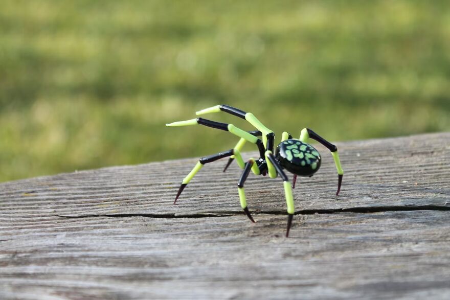 I Create Glass Spider Figurines In Vibrant Colors (7 Pics)