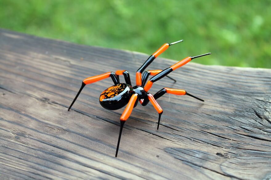 I Create Glass Spider Figurines In Vibrant Colors (7 Pics)