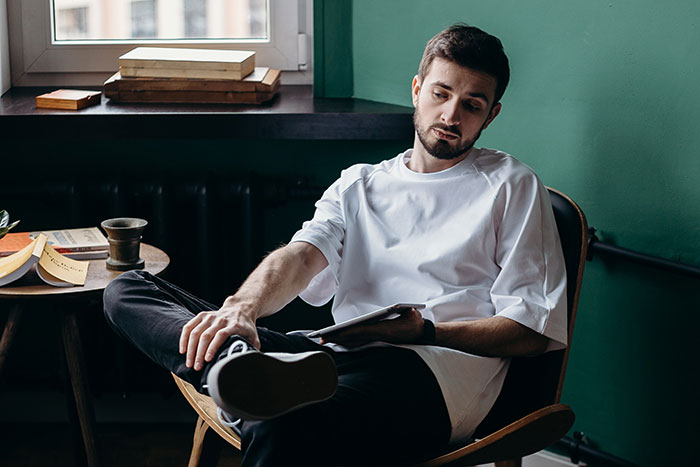 “What Words/Phrases Do You Hear Someone Say And Immediately Know You’re Probably Not Going To Like The Person?” (50 Answers)