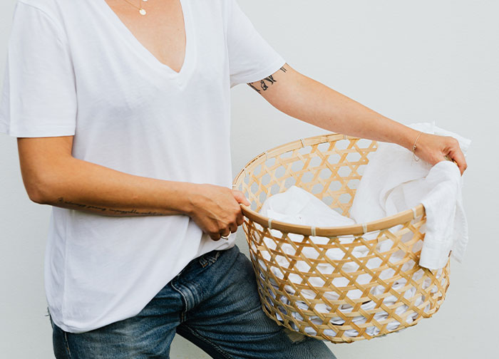 Older Women Were Asked To Share Something That Young Women Do That Puzzles Them, And 30 Didn't Hold Back