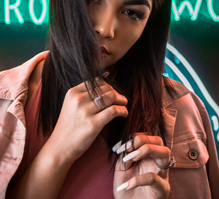 Older Women Were Asked To Share Something That Young Women Do That Puzzles Them, And 30 Didn't Hold Back