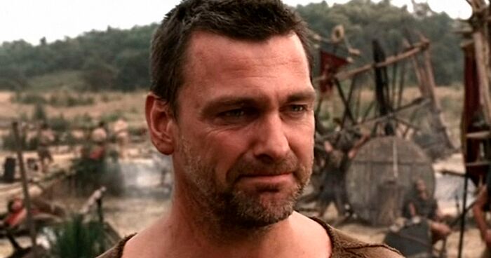 La gente en Internet expresa sus condolencias por la muerte del querido actor Ray Stevenson, fallecido a los 58 a