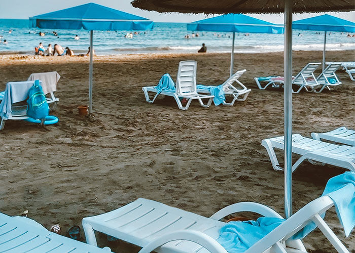 Woman Watches Chaos Ensue After Taking Towels Off Every Lounge Chair In Petty Revenge
