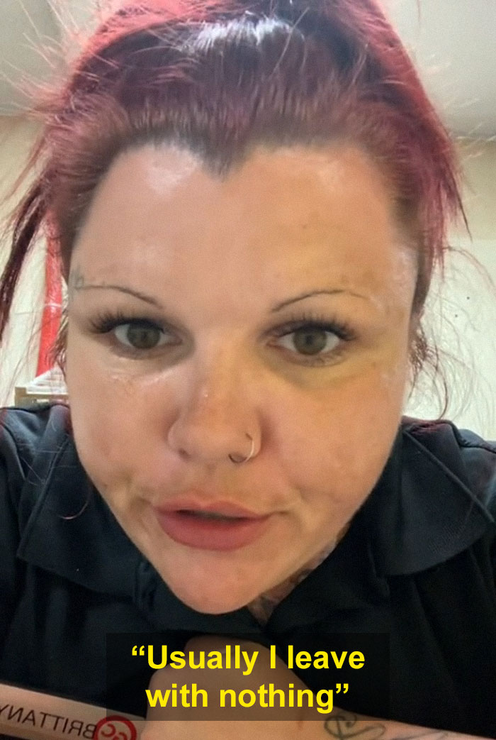 "I Should Have Hundreds Of Dollars Right Now": Buffet Worker Has Had It With People Leaving A Mess Behind And No Tips, Starts Discussion Online