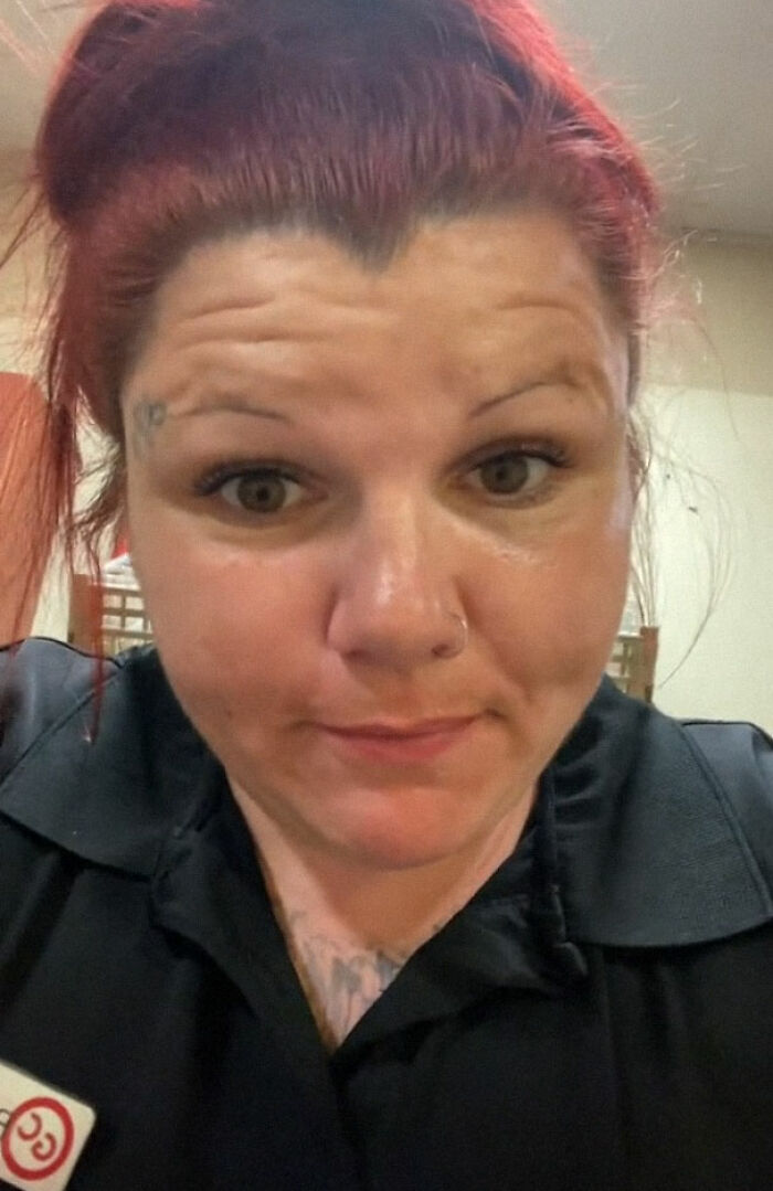 "I Should Have Hundreds Of Dollars Right Now": Buffet Worker Has Had It With People Leaving A Mess Behind And No Tips, Starts Discussion Online