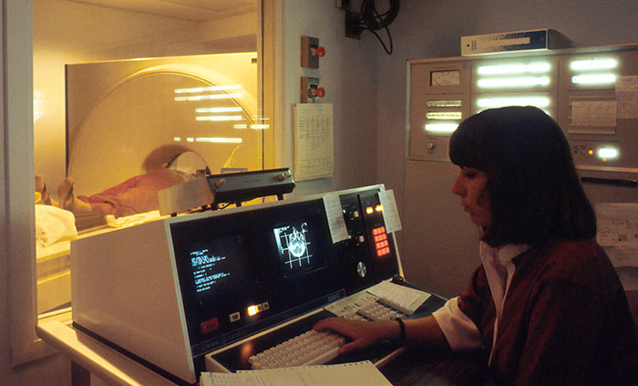 "Started Forgetting Words": 30 People Share Early Signs Of Cancer To Look Out For