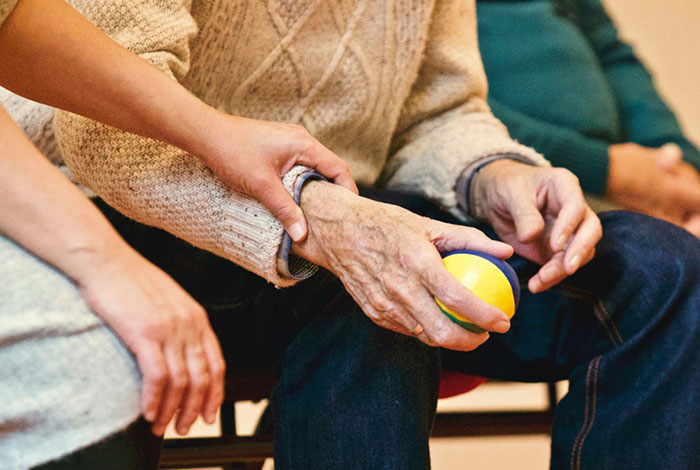 "Started Forgetting Words": 30 People Share Early Signs Of Cancer To Look Out For